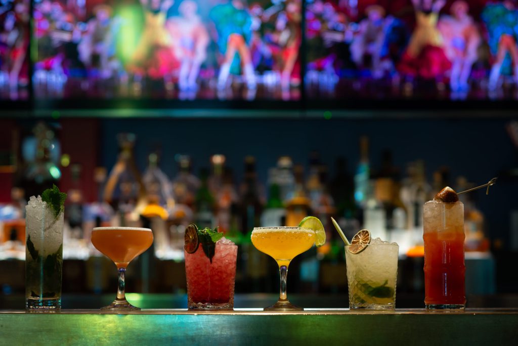 Pool & Bar
